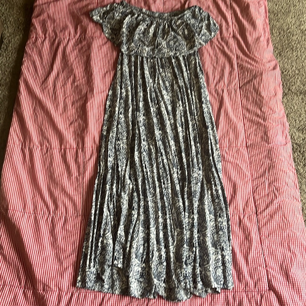 Strapless long blue and white patterned dress